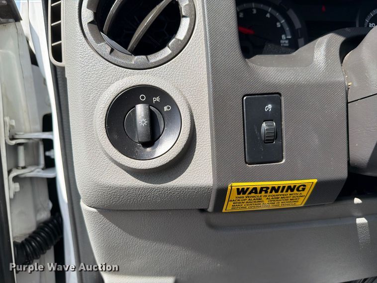 image for item FB5158 2013 Ford E450 box truck