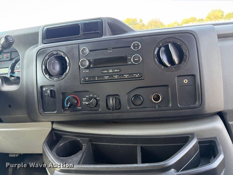 image for item FB5158 2013 Ford E450 box truck