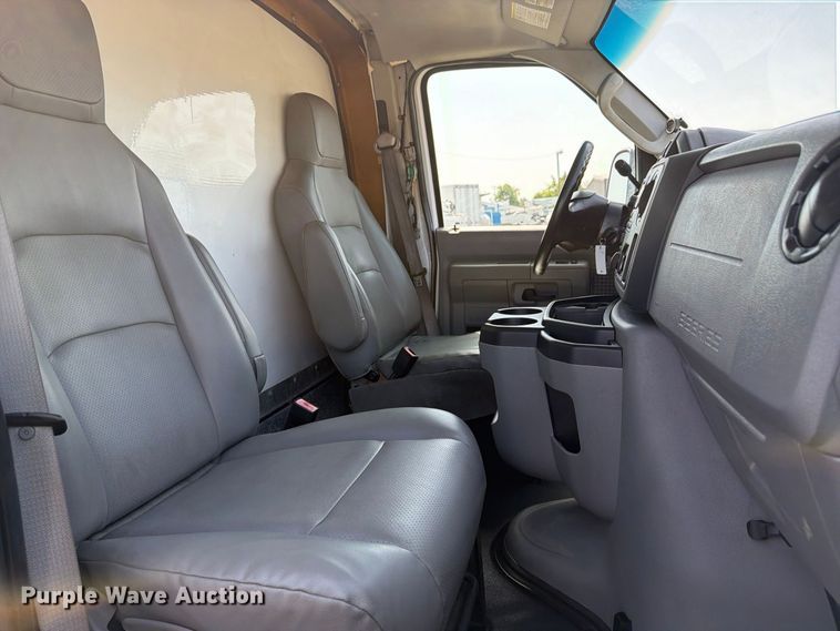 image for item FB5158 2013 Ford E450 box truck