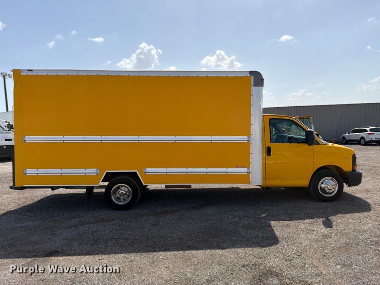 image for item FB5162 2012 GMC Savana 3500 box truck