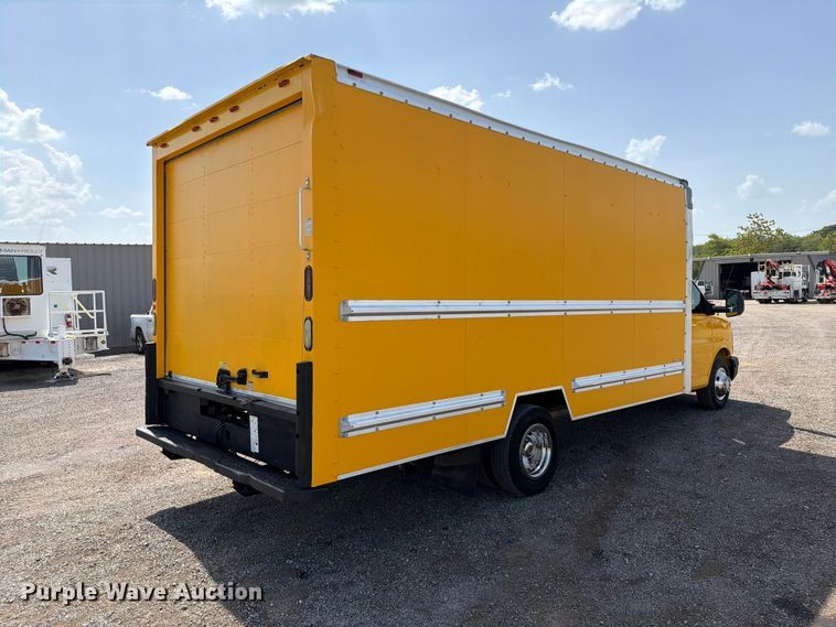 image for item FB5162 2012 GMC Savana 3500 box truck