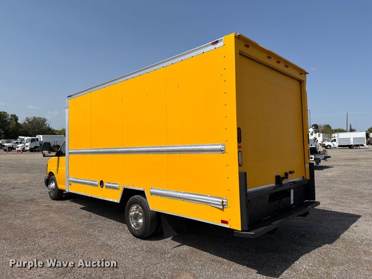 image for item FB5162 2012 GMC Savana 3500 box truck