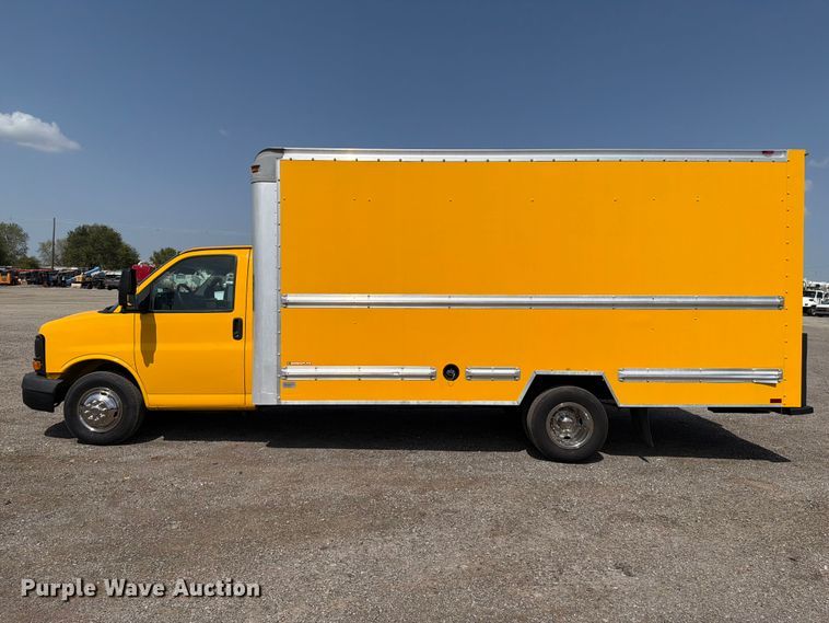 image for item FB5162 2012 GMC Savana 3500 box truck