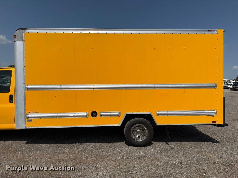 image for item FB5162 2012 GMC Savana 3500 box truck