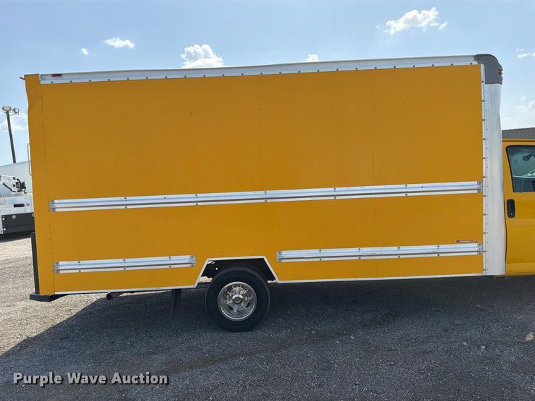 image for item FB5162 2012 GMC Savana 3500 box truck