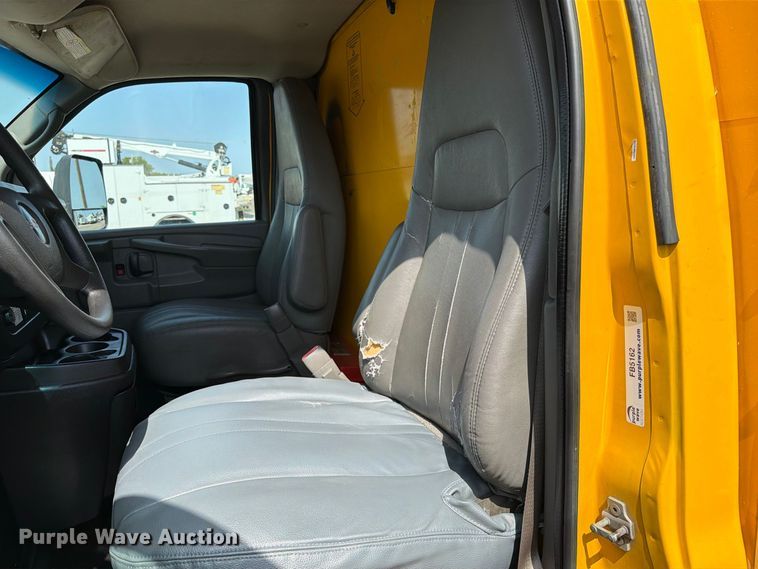 image for item FB5162 2012 GMC Savana 3500 box truck