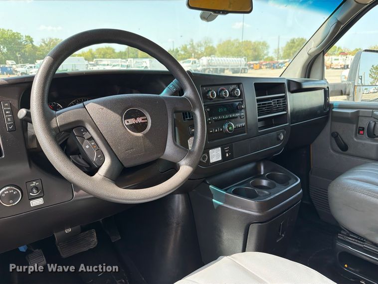 image for item FB5162 2012 GMC Savana 3500 box truck