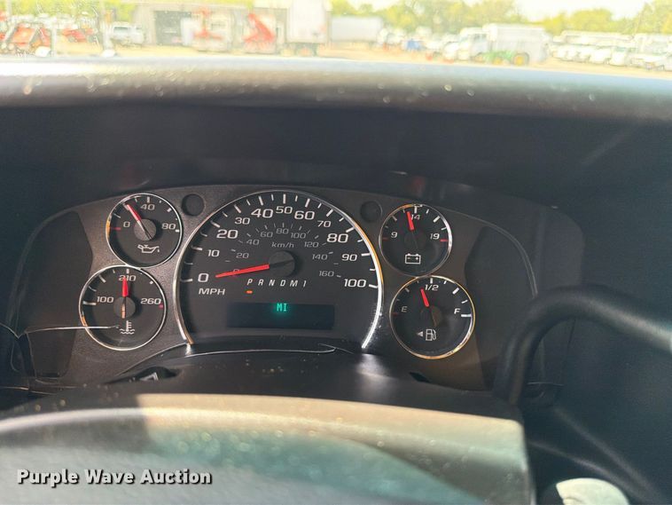 image for item FB5162 2012 GMC Savana 3500 box truck
