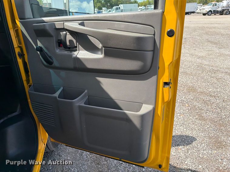 image for item FB5162 2012 GMC Savana 3500 box truck