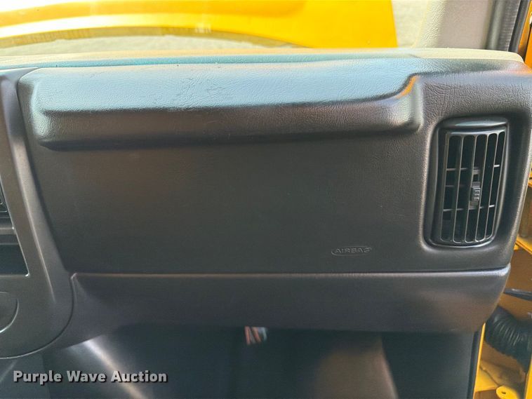 image for item FB5162 2012 GMC Savana 3500 box truck