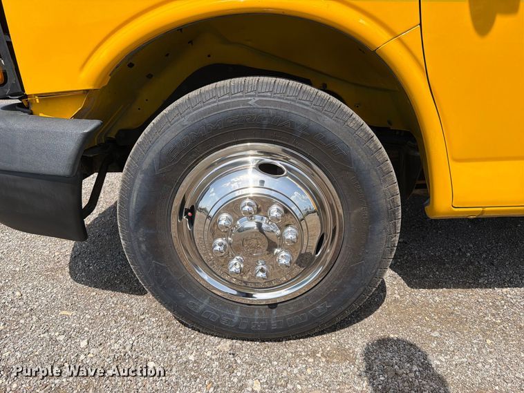 image for item FB5162 2012 GMC Savana 3500 box truck