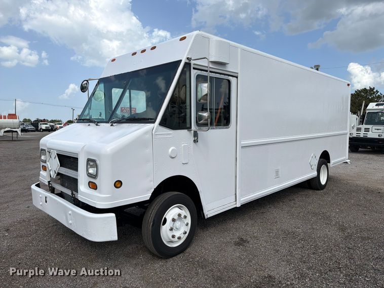 image for item FB5165 2001 Freightliner MT55 delivery van