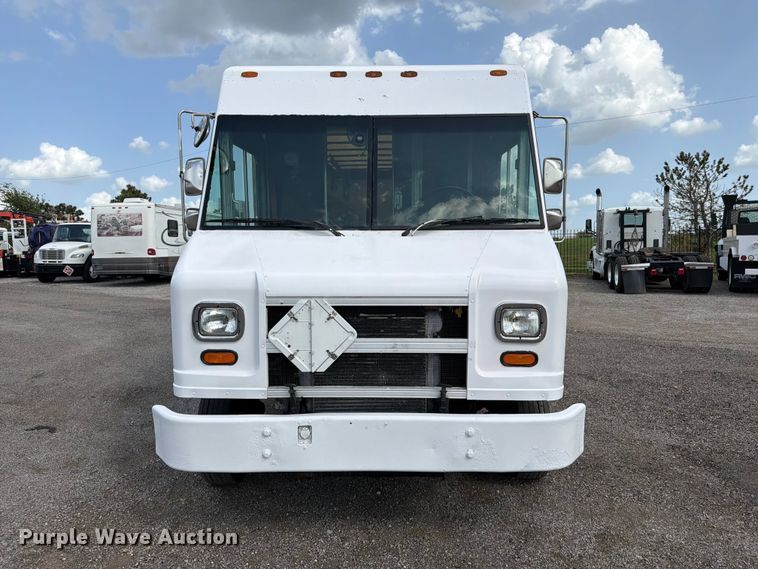 image for item FB5165 2001 Freightliner MT55 delivery van