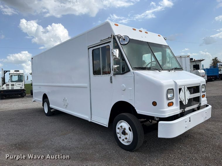 image for item FB5165 2001 Freightliner MT55 delivery van