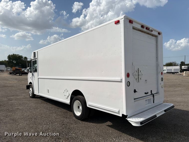 image for item FB5165 2001 Freightliner MT55 delivery van
