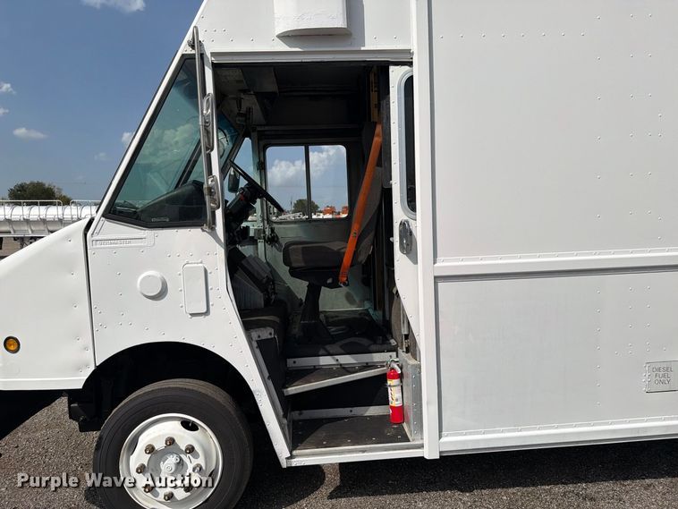 image for item FB5165 2001 Freightliner MT55 delivery van