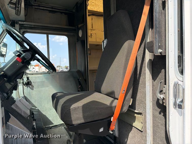 image for item FB5165 2001 Freightliner MT55 delivery van