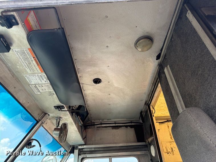 image for item FB5165 2001 Freightliner MT55 delivery van