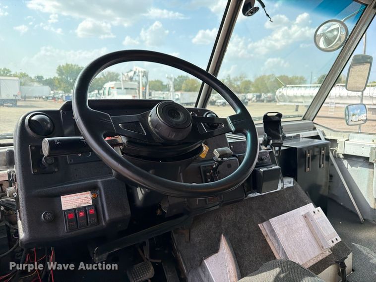 image for item FB5165 2001 Freightliner MT55 delivery van
