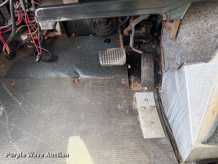 image for item FB5165 2001 Freightliner MT55 delivery van