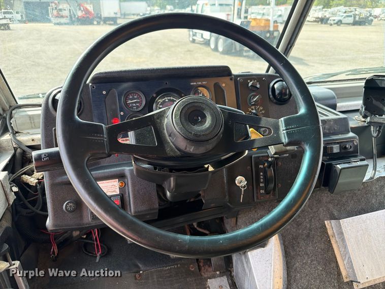 image for item FB5165 2001 Freightliner MT55 delivery van