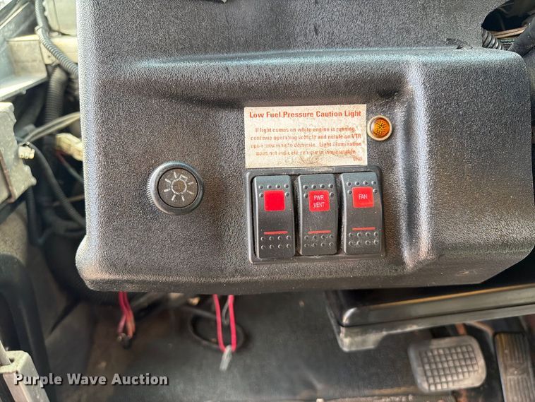image for item FB5165 2001 Freightliner MT55 delivery van