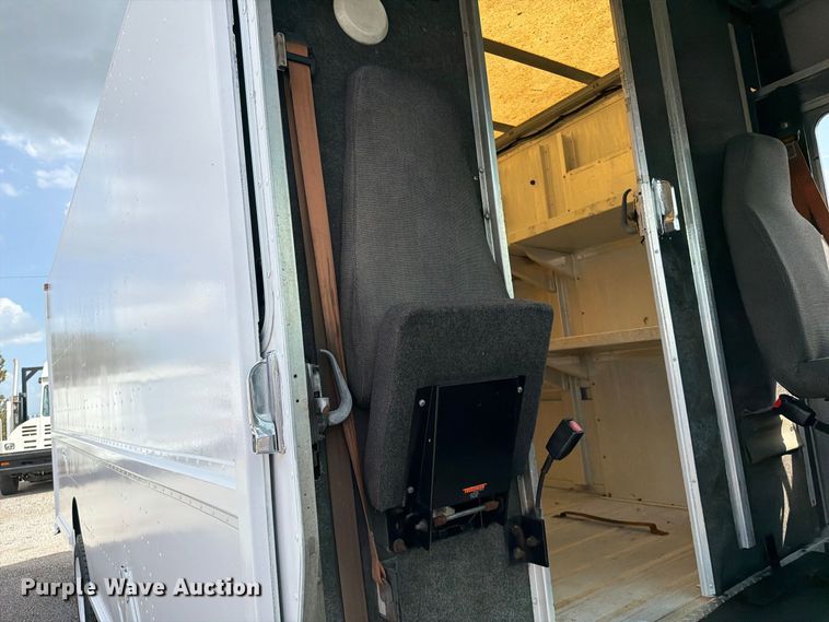 image for item FB5165 2001 Freightliner MT55 delivery van