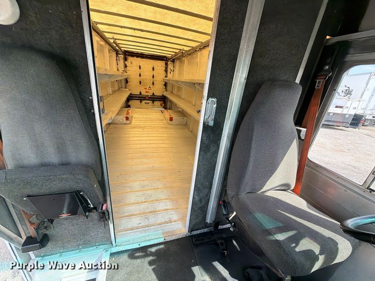 image for item FB5165 2001 Freightliner MT55 delivery van