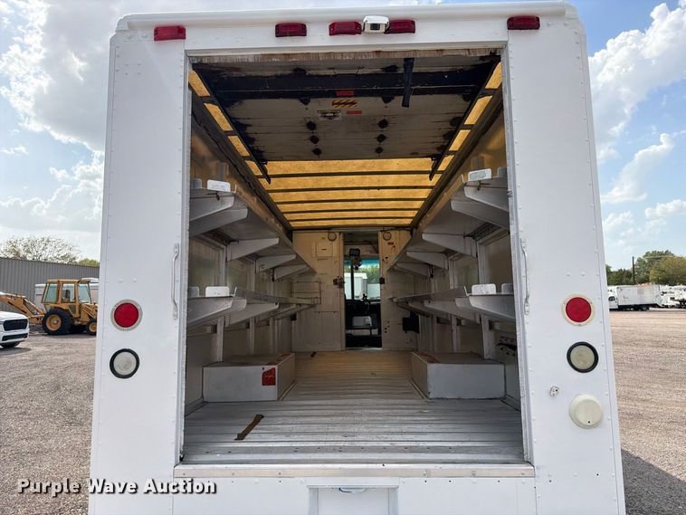 image for item FB5165 2001 Freightliner MT55 delivery van