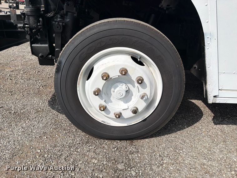 image for item FB5165 2001 Freightliner MT55 delivery van
