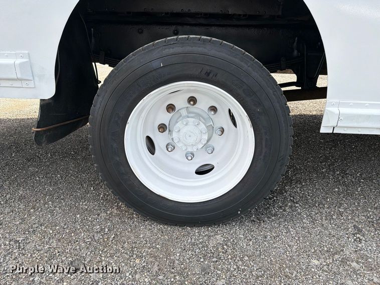 image for item FB5165 2001 Freightliner MT55 delivery van