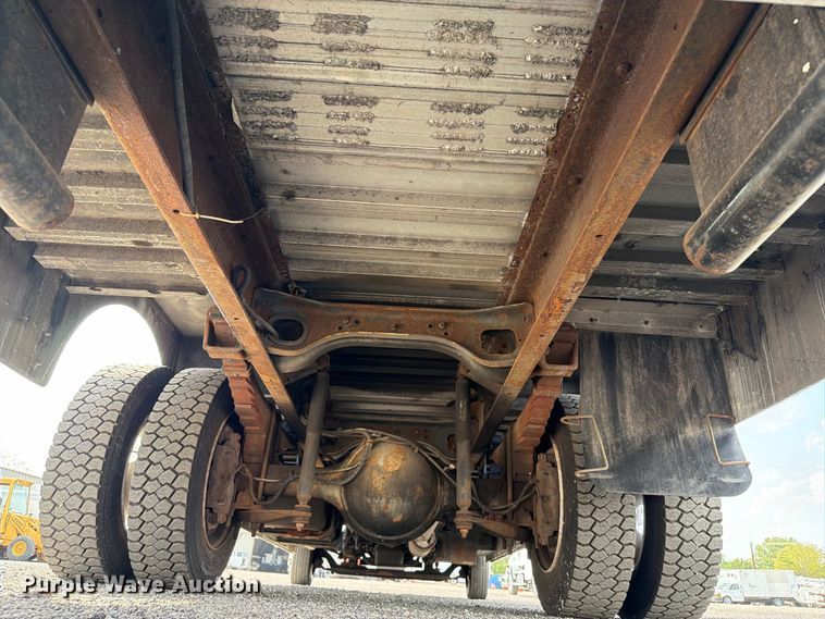 image for item FB5165 2001 Freightliner MT55 delivery van