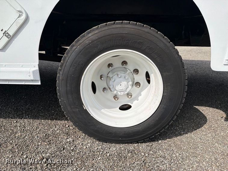 image for item FB5165 2001 Freightliner MT55 delivery van