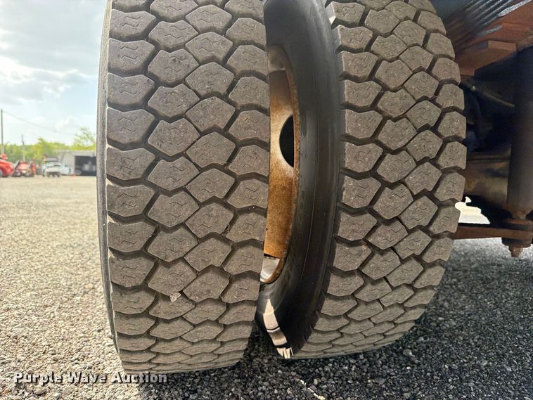 image for item FB5165 2001 Freightliner MT55 delivery van