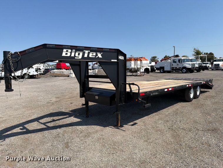 2017 BigTex 14GN-20BK+5MR equipment trailer