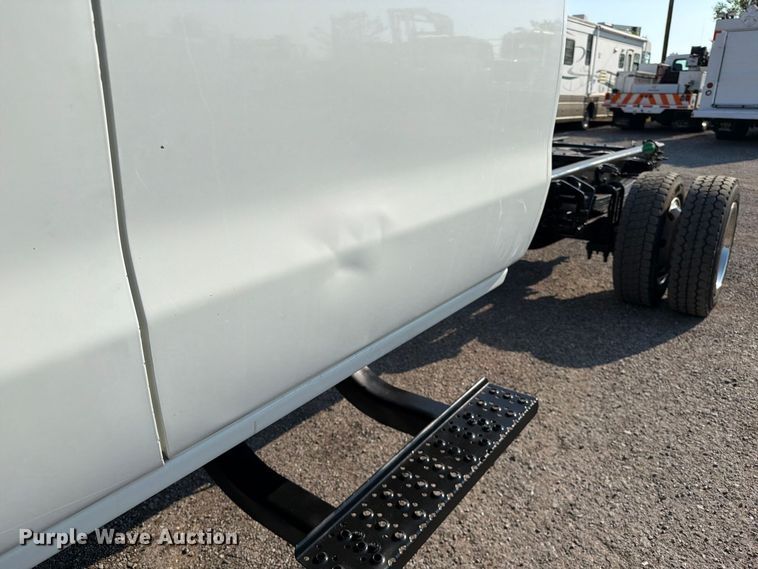 image for item FB5180 2019 International CV515 Crew Cab truck cab and chassis