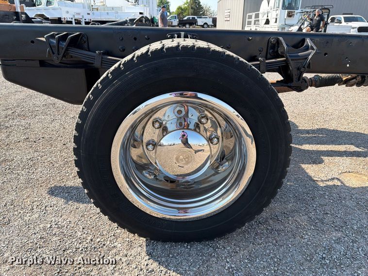 image for item FB5180 2019 International CV515 Crew Cab truck cab and chassis