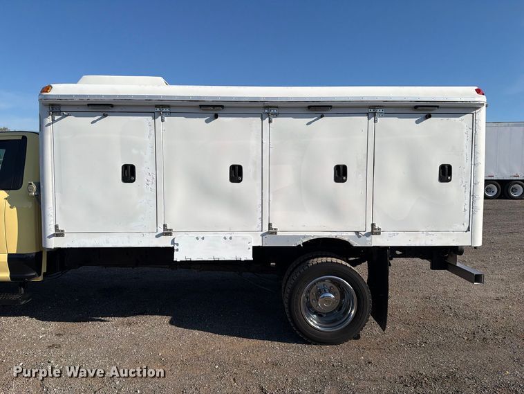 image for item FB5185 2019 Ford F550 refrigerated delivery truck