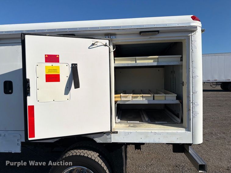 image for item FB5185 2019 Ford F550 refrigerated delivery truck