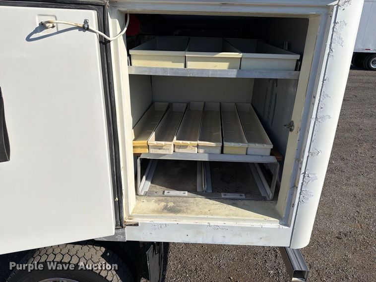 image for item FB5185 2019 Ford F550 refrigerated delivery truck