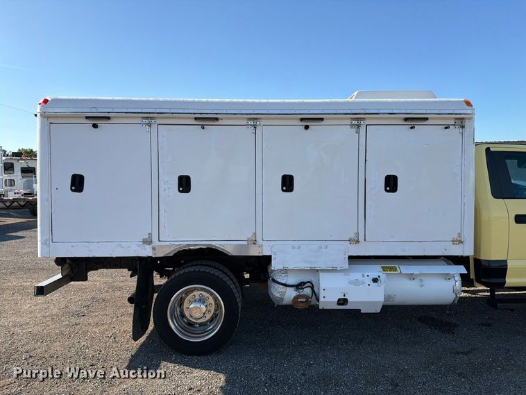 image for item FB5185 2019 Ford F550 refrigerated delivery truck