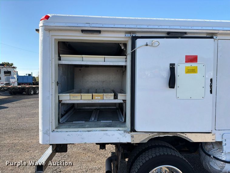 image for item FB5185 2019 Ford F550 refrigerated delivery truck