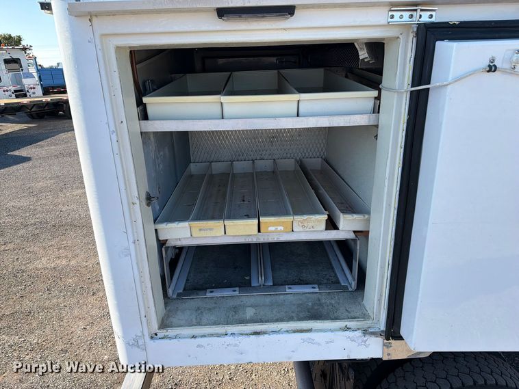 image for item FB5185 2019 Ford F550 refrigerated delivery truck