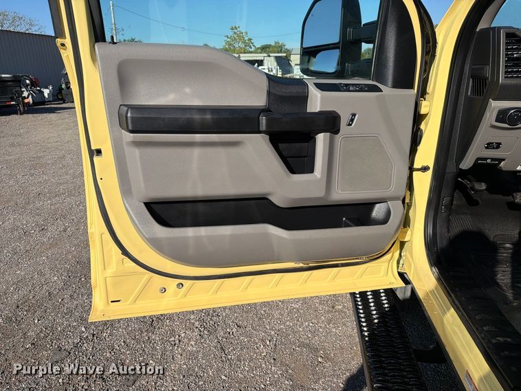 image for item FB5185 2019 Ford F550 refrigerated delivery truck