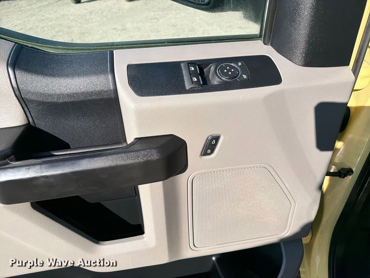image for item FB5185 2019 Ford F550 refrigerated delivery truck