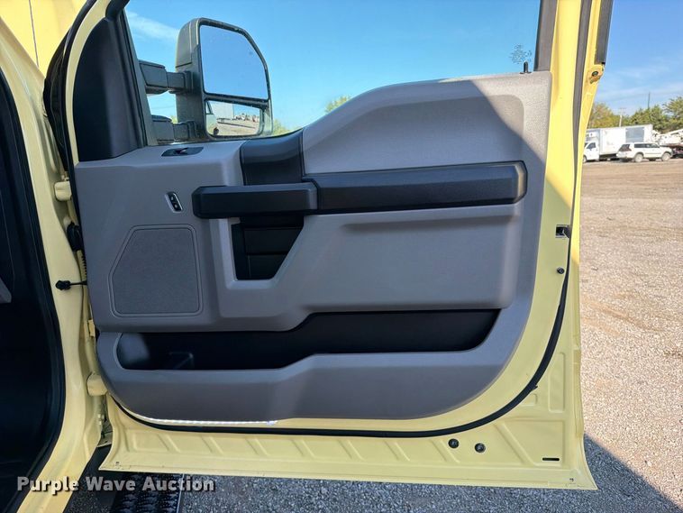 image for item FB5185 2019 Ford F550 refrigerated delivery truck