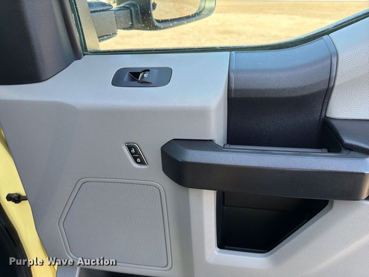 image for item FB5185 2019 Ford F550 refrigerated delivery truck