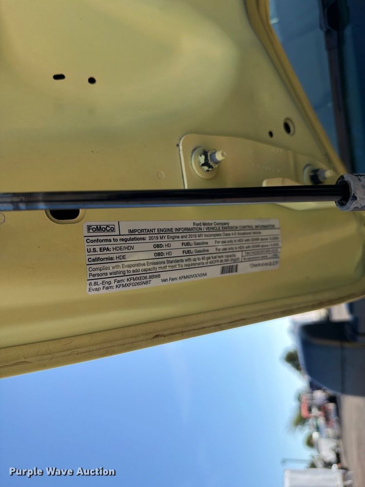 image for item FB5185 2019 Ford F550 refrigerated delivery truck