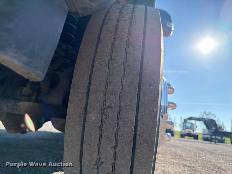 image for item FB5185 2019 Ford F550 refrigerated delivery truck