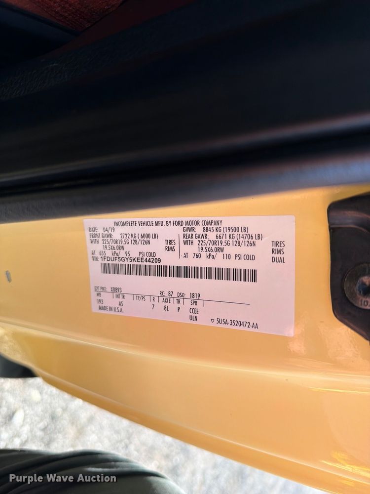 image for item FB5185 2019 Ford F550 refrigerated delivery truck